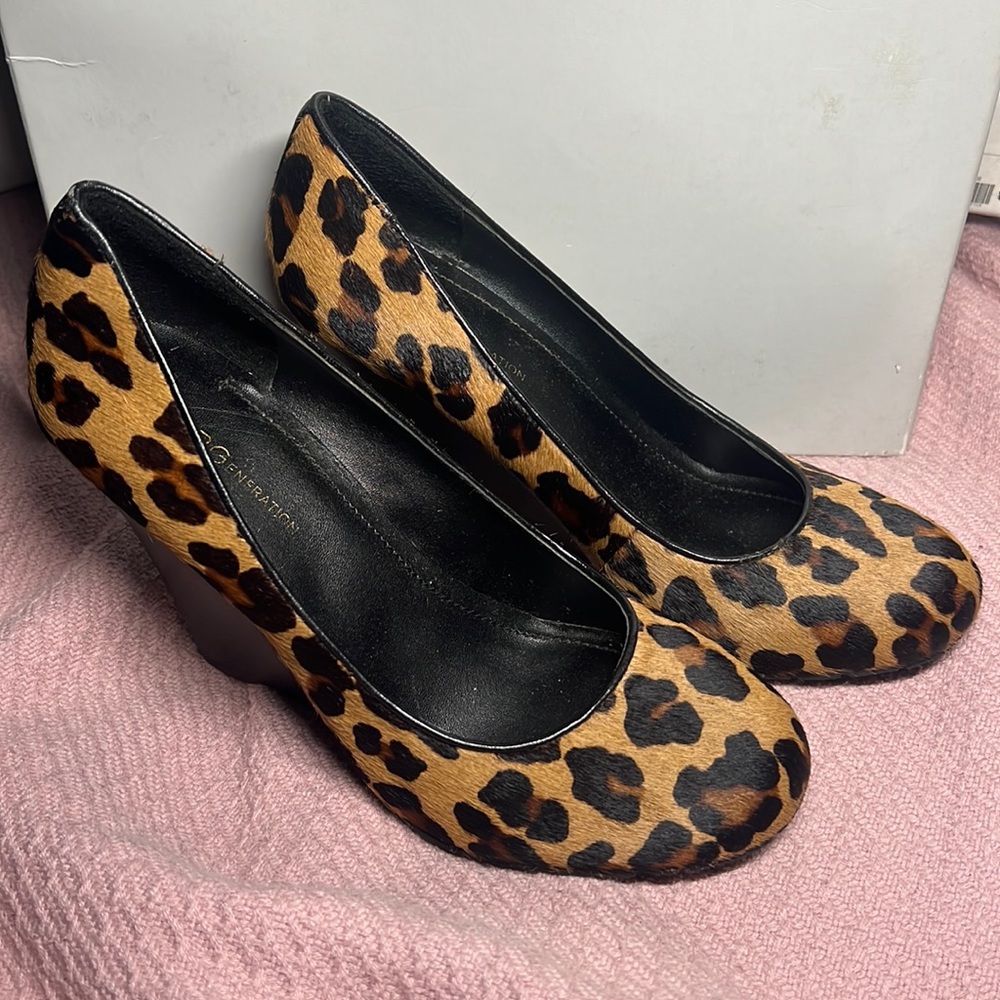 BCBG chunky heels. Leopard or cheetah.... faux fur